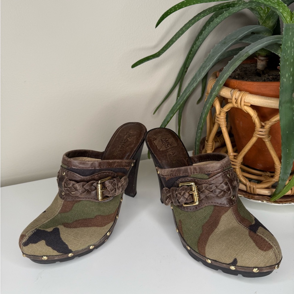Michael Kors Camo Canvas Leather Clog Mules Heels Studded Buckle Woman’s 5.5M - Picture 6 of 12